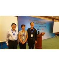 劉總和中洗協鄭舞虹理事長（中）、日光郭繼東董事長（左）合影